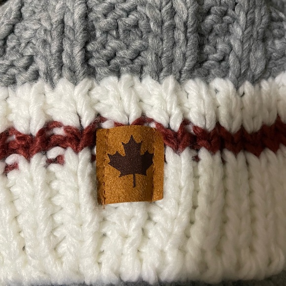 Knit Canadiana Scarf 🇨🇦 - Picture 4 of 5